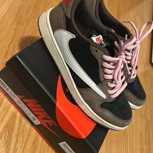 Travis Scott x Air Jordan 1 low “mocha”